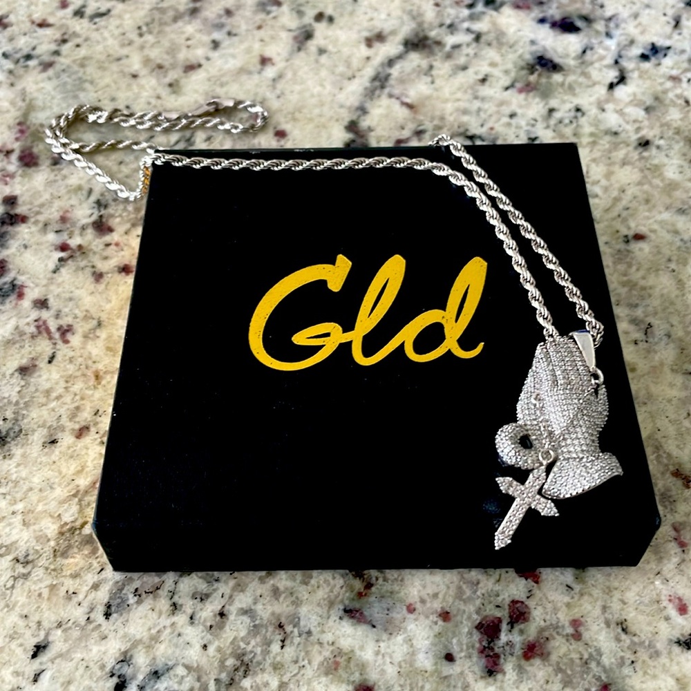 Exclusive - Like New - GLD 20” Silver 4mm Rope Chain w/ Praying Hands Pendant